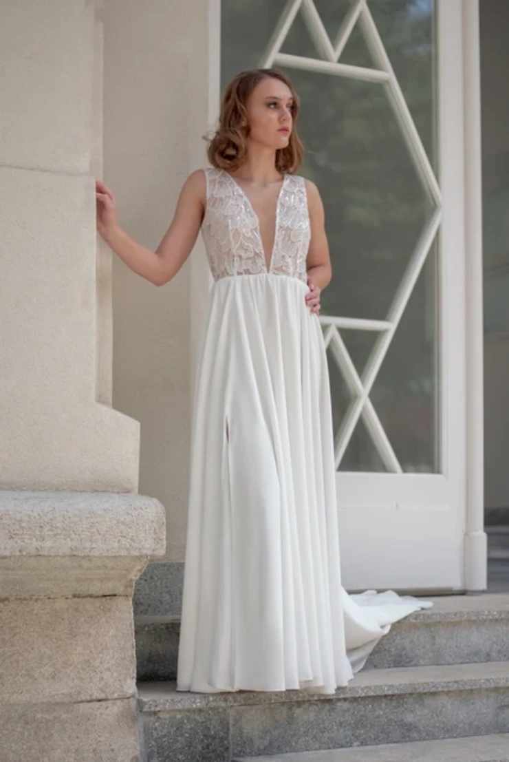 Monsolo Couture Elsa Default Thumbnail Image